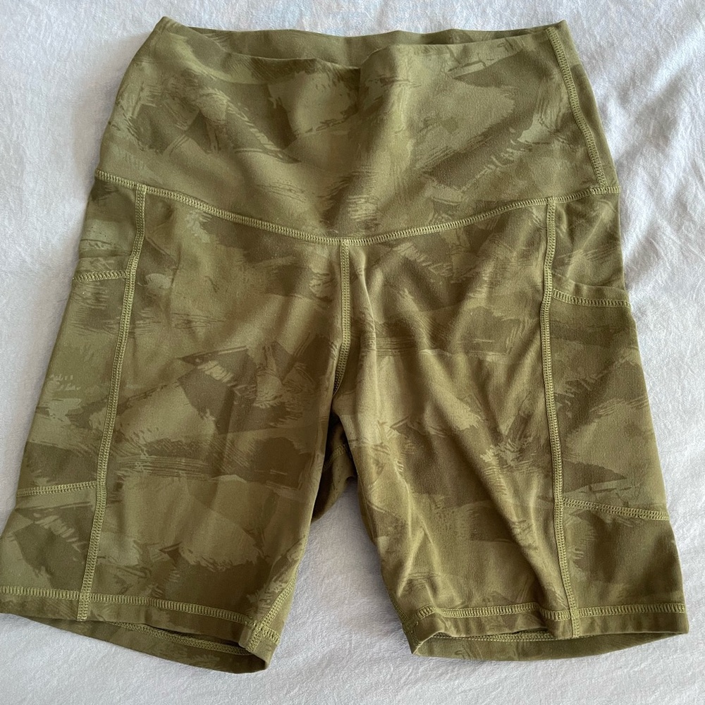 Spandex shorts with pockets